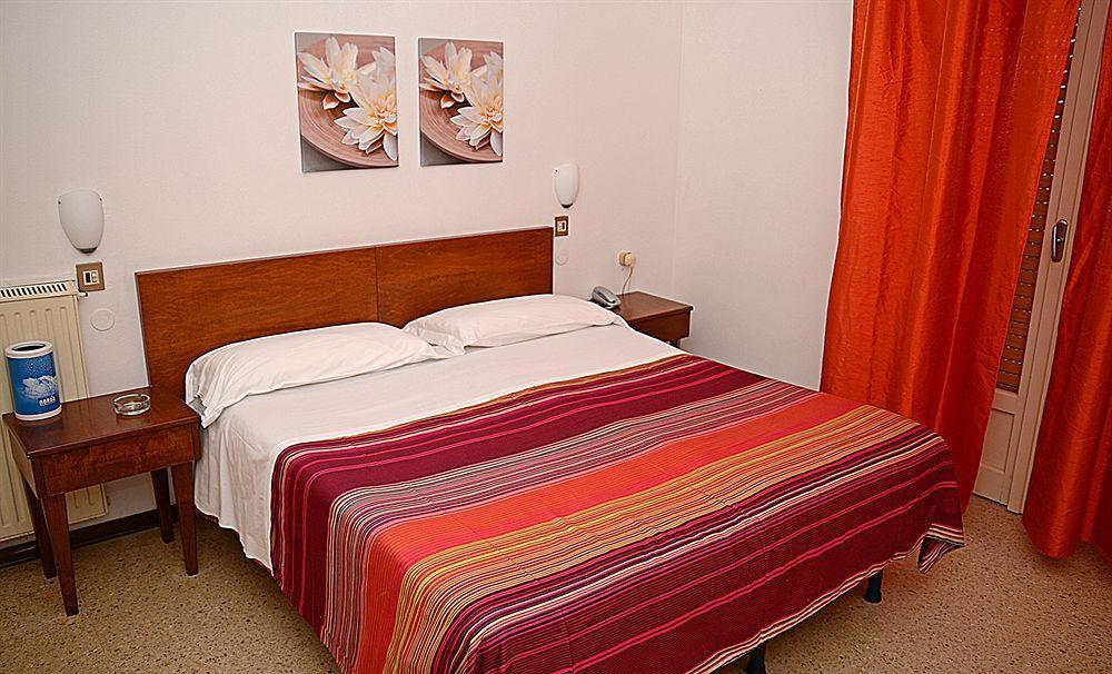 Hotel Kinda Castiglione della Pescaia Kültér fotó